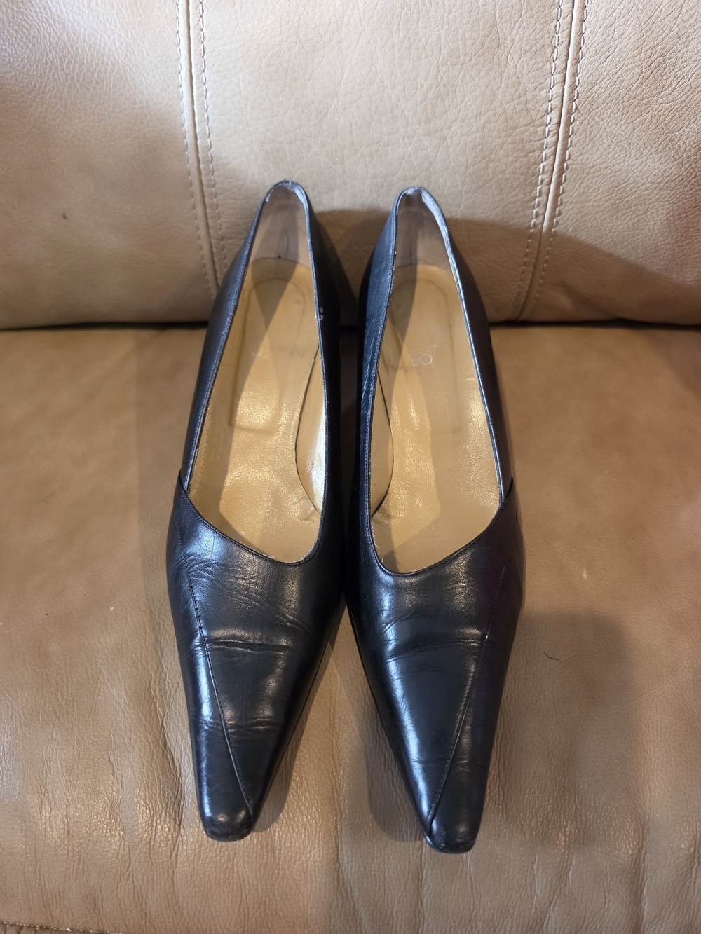 Italian-made Classic Black Pointed-Toe Women’s Pumps